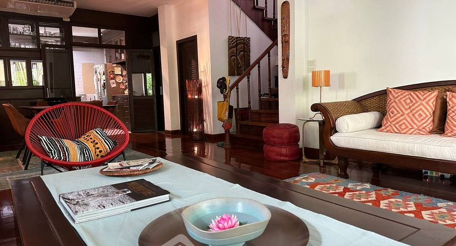For rent 4 bedrooms condo in Watthana, Bangkok