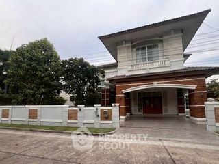 For rent and for sale 4 bedrooms house in Taling Chan, Bangkok