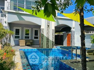 For rent 9 bedrooms villa in Na Jomtien, Pattaya