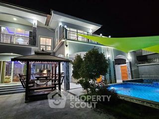 For rent 9 bedrooms villa in Na Jomtien, Pattaya