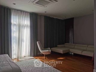 Casa en alquiler de 4 habitaciones en Phra Khanong, Bangkok