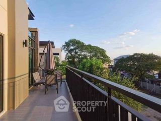 Casa en alquiler de 4 habitaciones en Phra Khanong, Bangkok