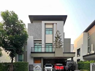 Casa en alquiler de 4 habitaciones en Phra Khanong, Bangkok
