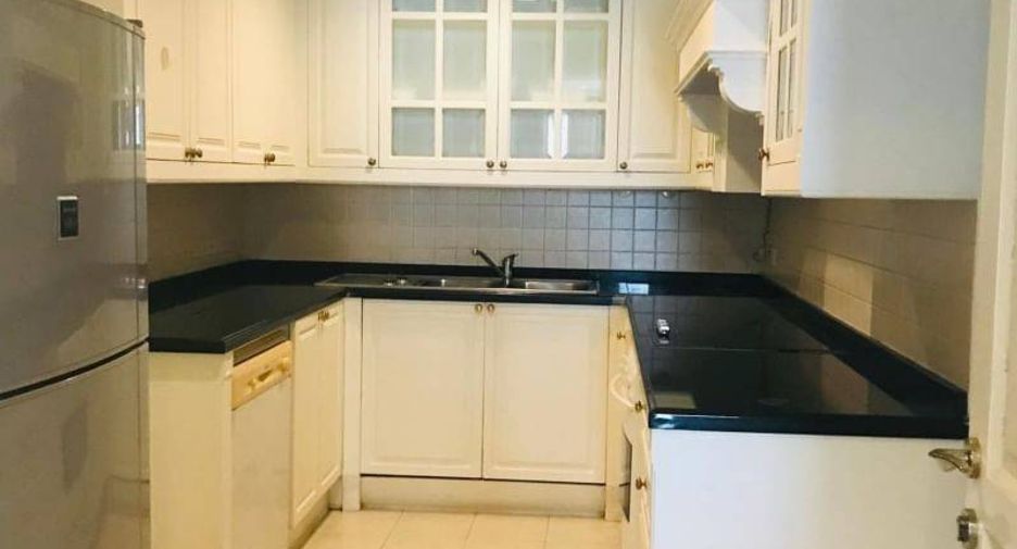 For rent 3 bedrooms apartment in Sathon, Bangkok