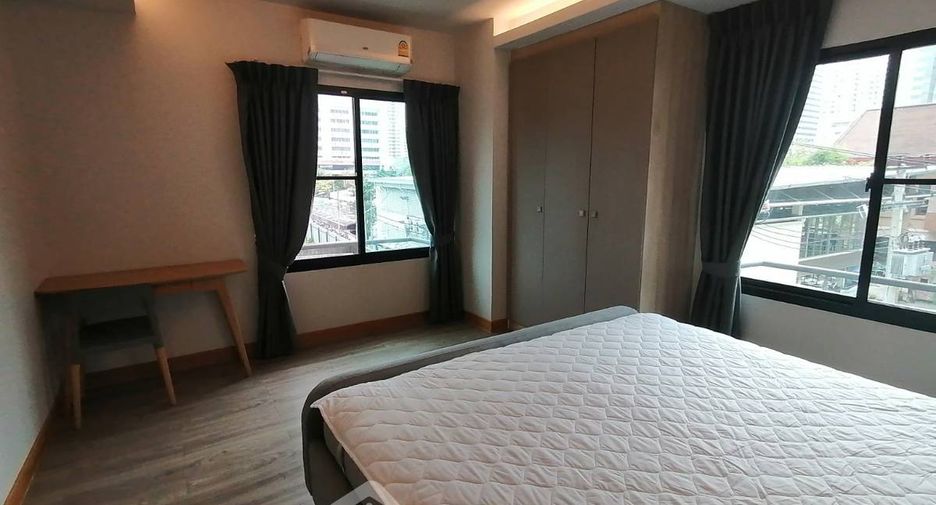 For rent 2 bedrooms condo in Watthana, Bangkok