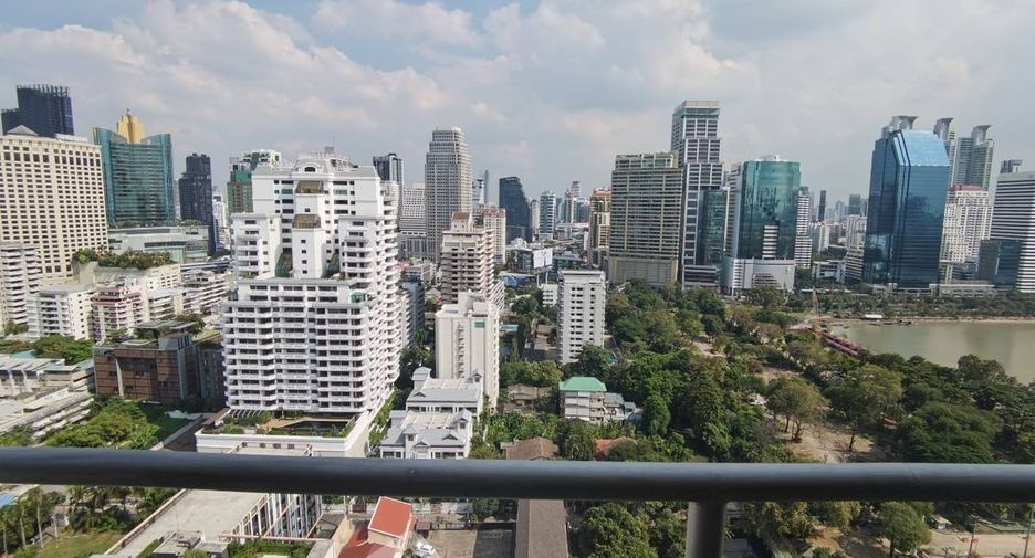 For rent 3 bedrooms condo in Khlong Toei, Bangkok