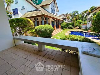 Casa en alquiler de 3 habitaciones en Bang Lamung, Chonburi