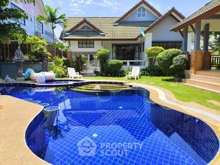 Casa en alquiler de 3 habitaciones en Bang Lamung, Chonburi