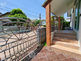 Casa en alquiler de 3 habitaciones en Bang Lamung, Chonburi