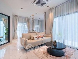 For sale 4 ベッドルーム house in Din Daeng, Bangkok