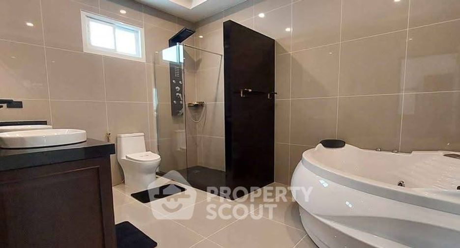 For rent 6 bedrooms villa in South Pattaya, Pattaya