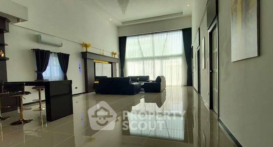 For rent 6 bedrooms villa in South Pattaya, Pattaya