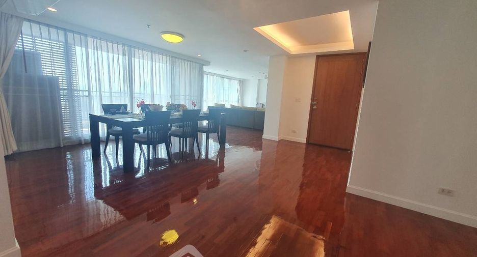 For rent 3 bedrooms apartment in Sathon, Bangkok