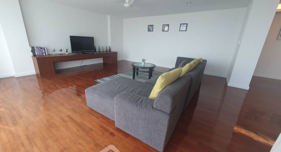 For rent 3 bedrooms apartment in Sathon, Bangkok