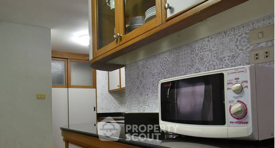 For rent 3 bedrooms apartment in Watthana, Bangkok