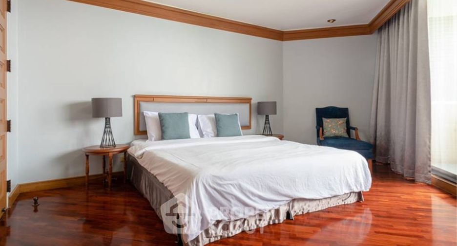 For rent 3 bedrooms apartment in Watthana, Bangkok