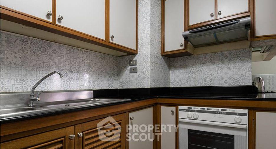 For rent 3 bedrooms apartment in Watthana, Bangkok