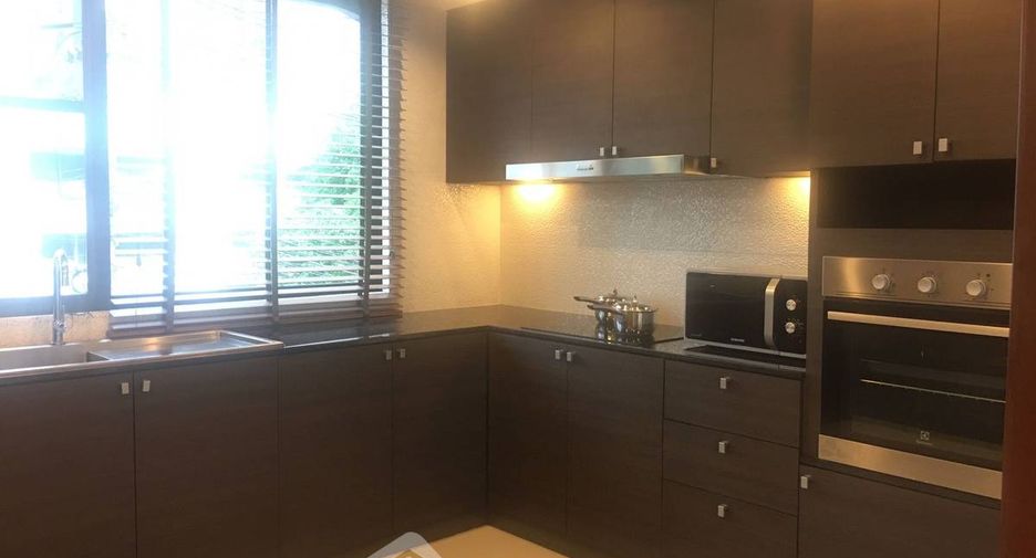 For rent 3 bedrooms apartment in Pathum Wan, Bangkok