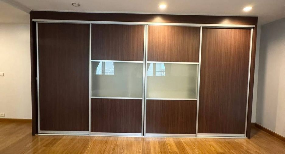 For sale 3 bedrooms condo in Watthana, Bangkok