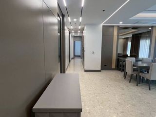 For rent 3 ベッドルーム apartment in Pathum Wan, Bangkok