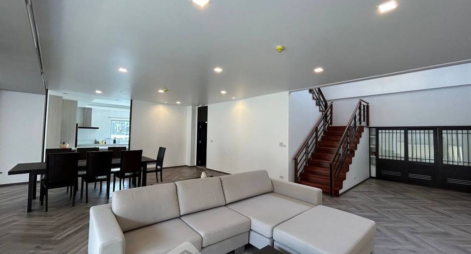 For rent 4 bedrooms apartment in Watthana, Bangkok
