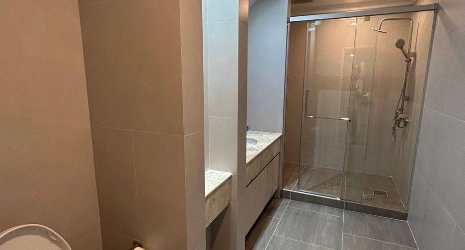For rent 4 bedrooms apartment in Watthana, Bangkok