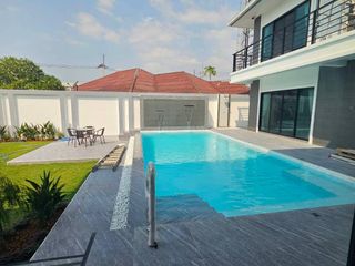 Villa en alquiler de 4 habitaciones en Bang Lamung, Chonburi