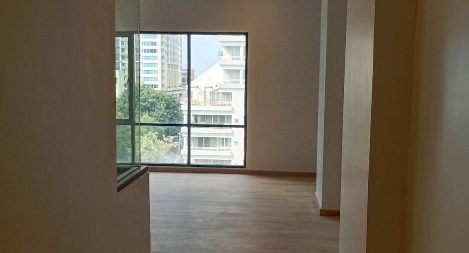 For rent 3 bedrooms apartment in Sathon, Bangkok
