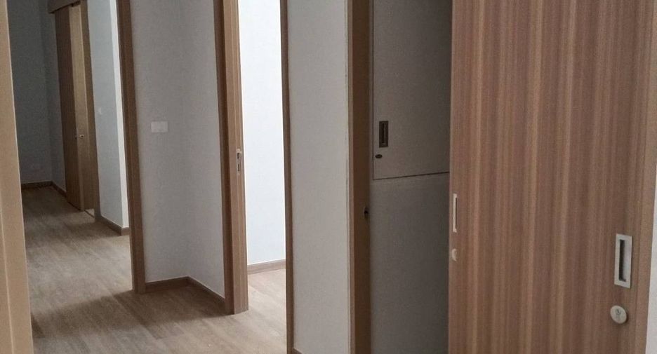 For rent 3 bedrooms apartment in Sathon, Bangkok