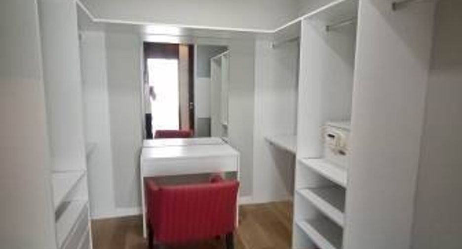 Wohnung zum Kauf mit 3 Zimmer in Khlong Toei, Bangkok
