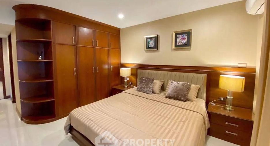For sale 3 bedrooms condo in Khlong Toei, Bangkok