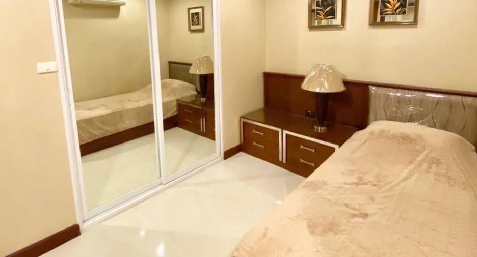 For sale 3 bedrooms condo in Khlong Toei, Bangkok