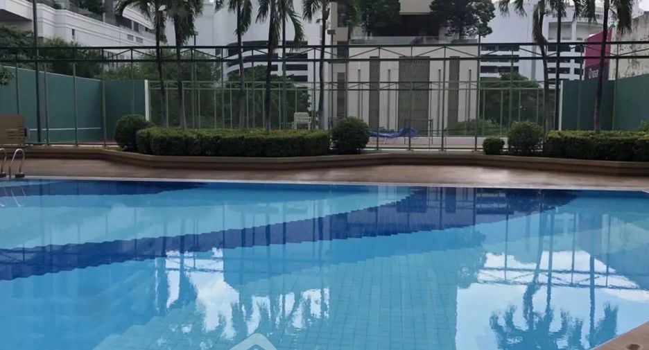 For sale 3 bedrooms condo in Khlong Toei, Bangkok