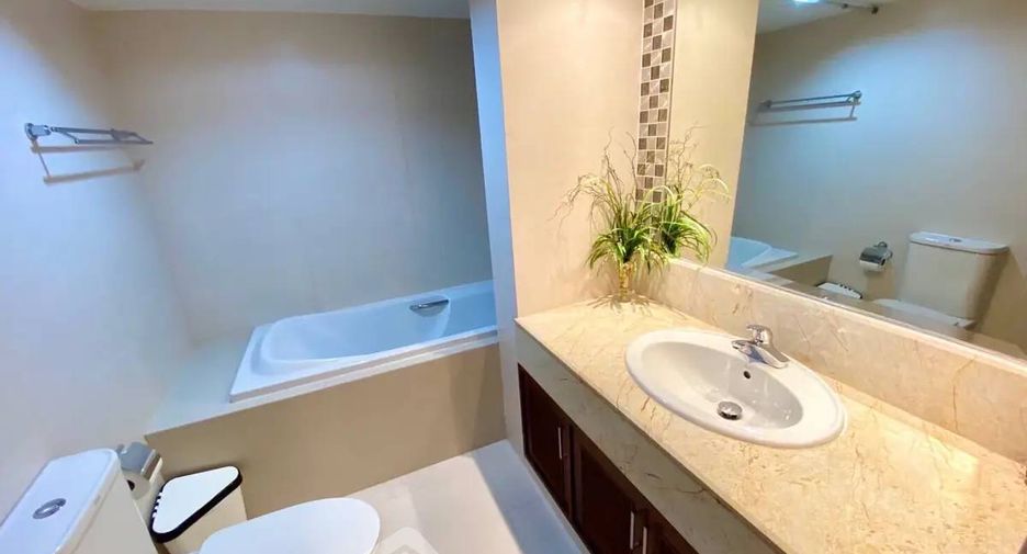 For sale 3 bedrooms condo in Khlong Toei, Bangkok