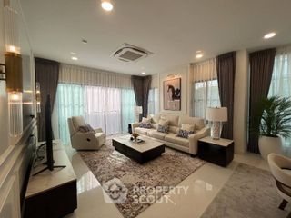 Casa en alquiler de 4 habitaciones en Saphan Sung, Bangkok