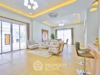 Villa en alquiler de 3 habitaciones en Bang Lamung, Chonburi