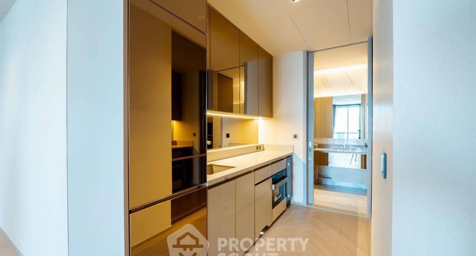 For sale 4 bedrooms condo in Sathon, Bangkok