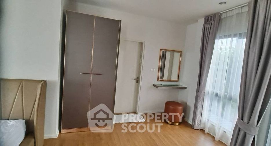 For rent 3 bedrooms condo in Saphan Sung, Bangkok