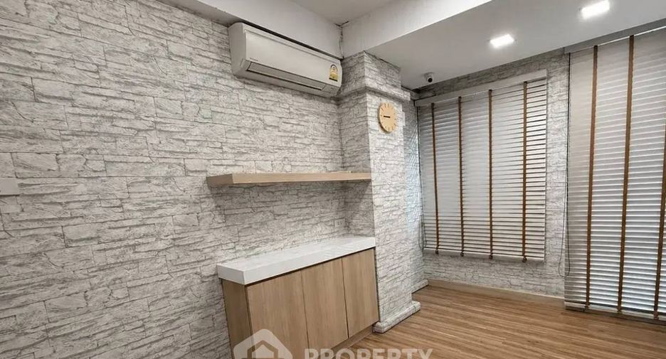 For rent and for sale 5 bedrooms condo in Yan Nawa, Bangkok