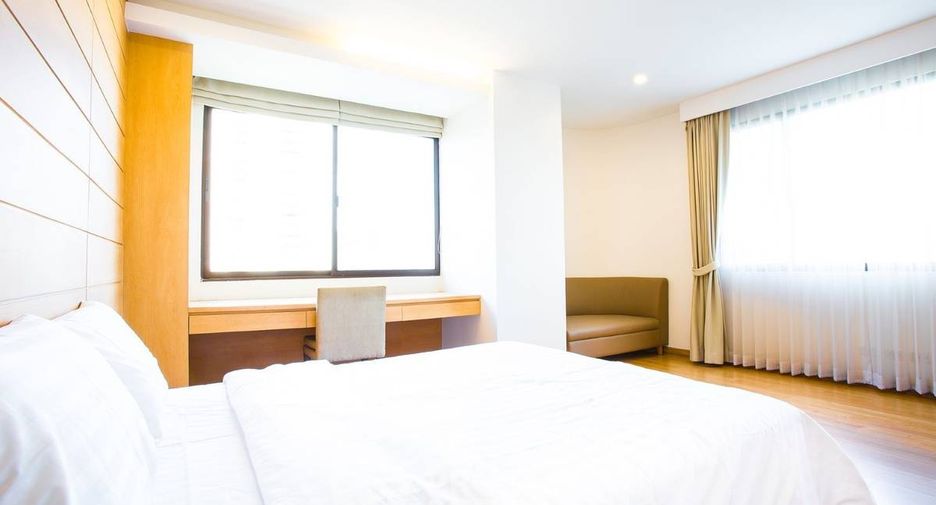 For rent 4 bedrooms apartment in Watthana, Bangkok
