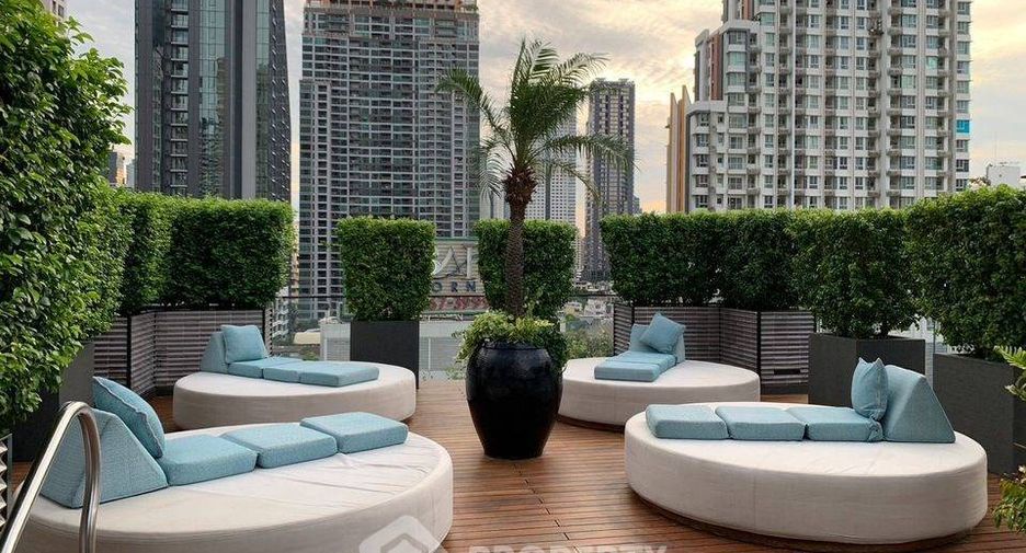 For sale 3 ベッドルーム condo in Sathon, Bangkok