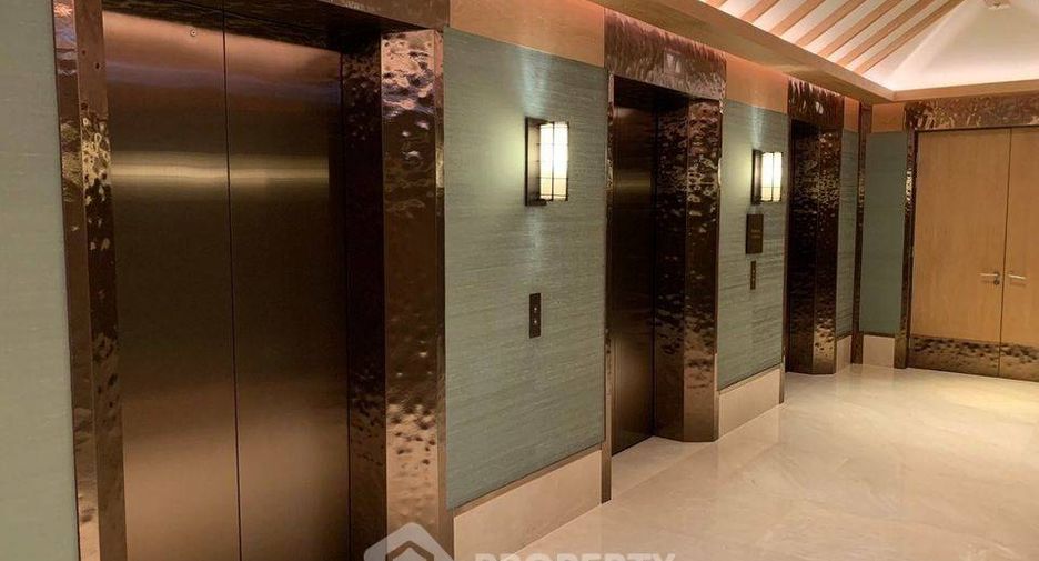 For sale 3 ベッドルーム condo in Sathon, Bangkok