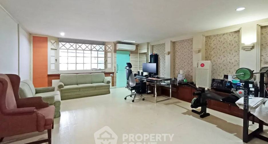 For sale 4 bedrooms condo in Khlong Toei, Bangkok