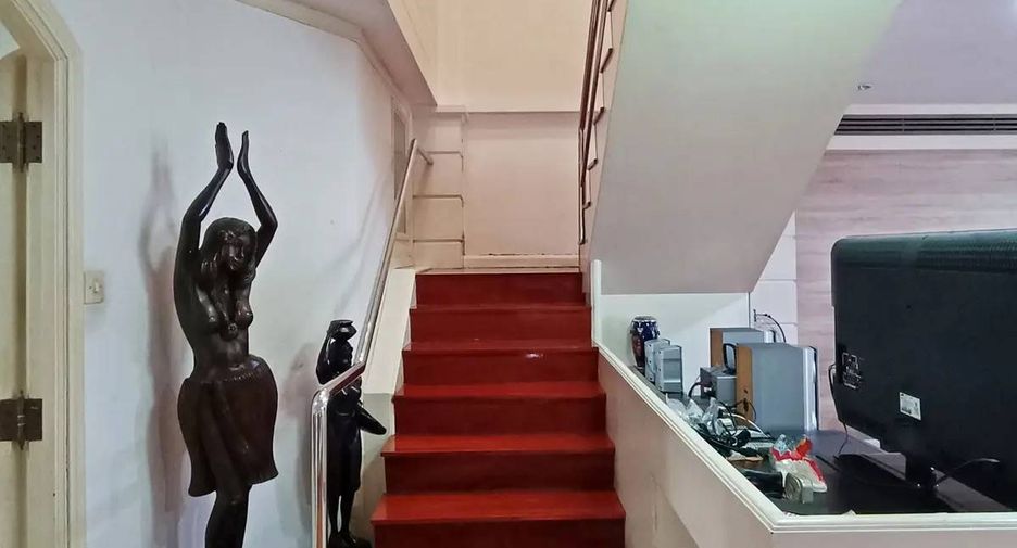 For sale 4 bedrooms condo in Khlong Toei, Bangkok