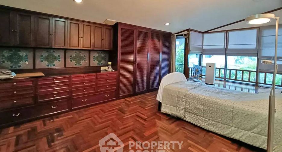 For sale 4 bedrooms condo in Khlong Toei, Bangkok