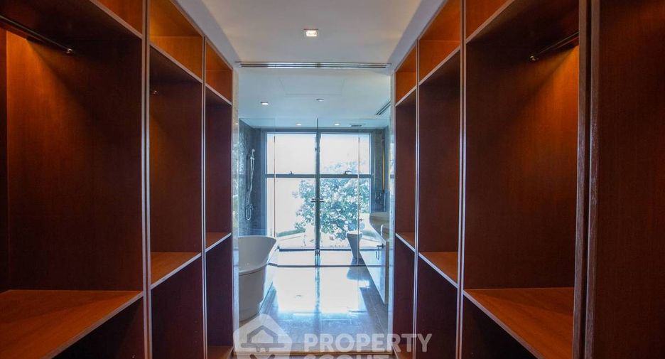 For rent 4 bedrooms condo in Yan Nawa, Bangkok