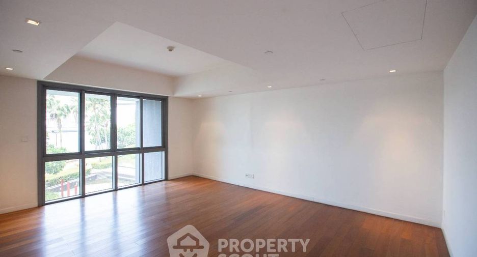 For rent 4 bedrooms condo in Yan Nawa, Bangkok