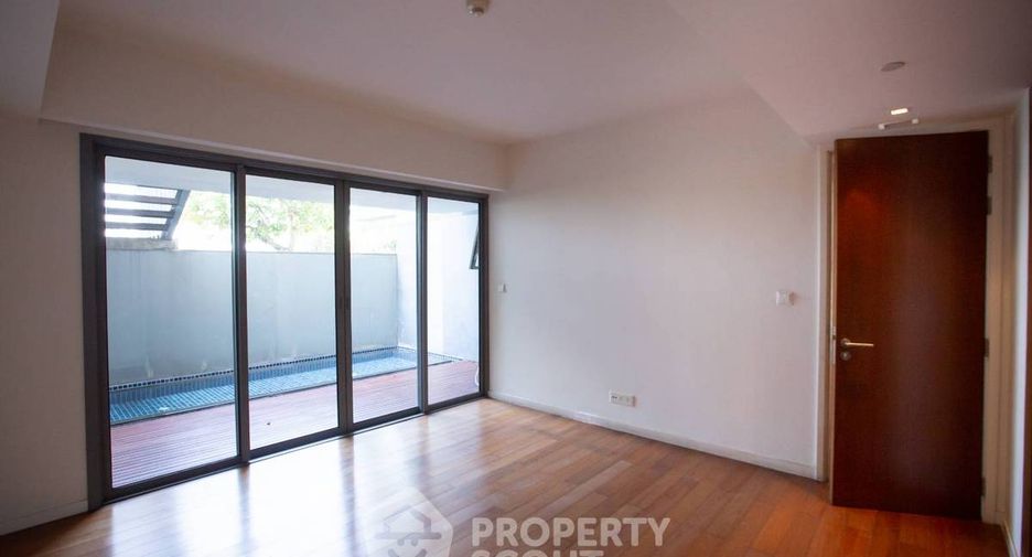 For rent 4 bedrooms condo in Yan Nawa, Bangkok