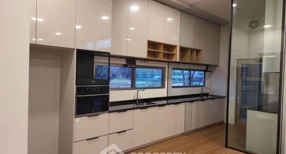 For rent 3 bedrooms house in Saphan Sung, Bangkok
