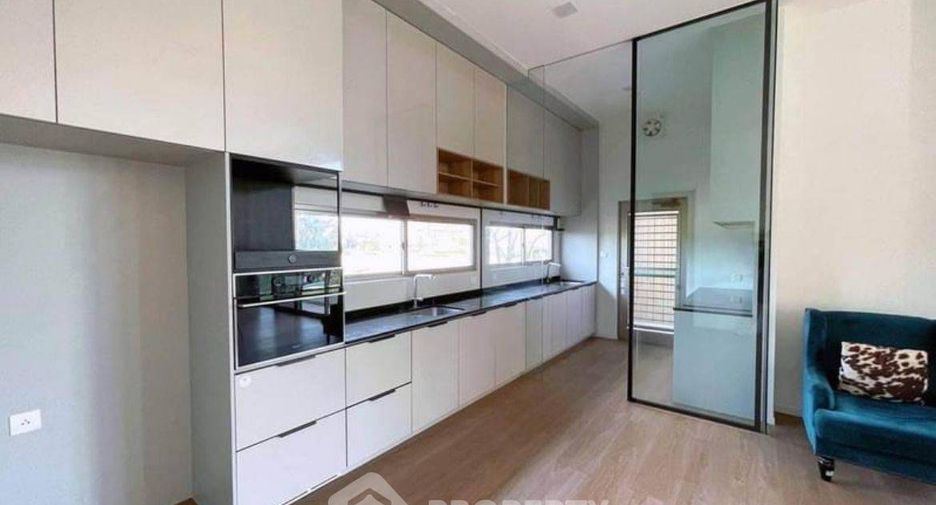 For rent 3 bedrooms house in Saphan Sung, Bangkok